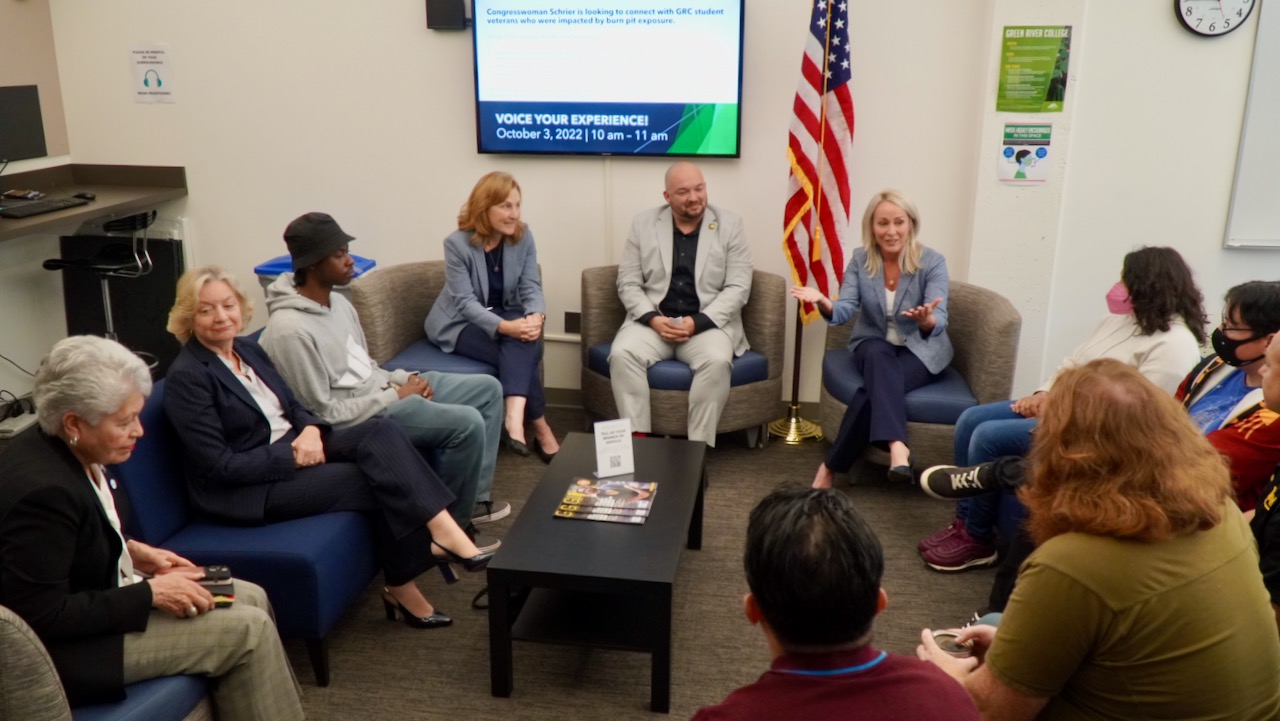 Rep. Schrier meets GRC veteran and military students during a roundtable discussion
