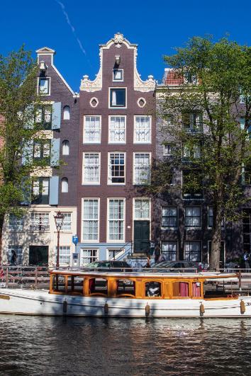 amsterdam-canal-boat-pixabay