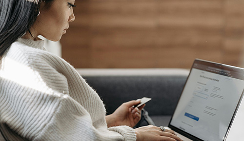 A person looking for information on a laptop computer